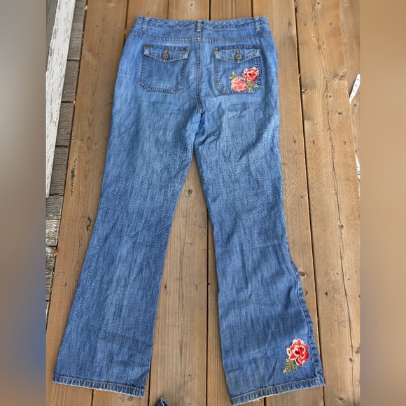 Liz Clairborne Boho Embroidered Jeans Size  12. Bootcut, good condition - Picture 3 of 11